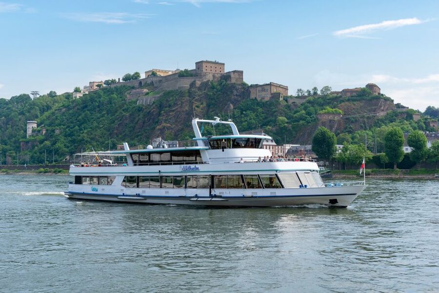 Koblenz: Old Town Sightseeing Cruise along the Rhine - Following the Rhine toward Niederwerth and Vallendar