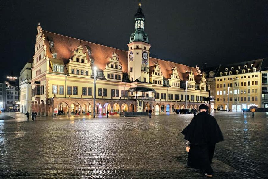 Leipzig: 1.5-Hour Public Tour with Night Watchman Bremme - Who will enjoy the Bremme night watchman walk