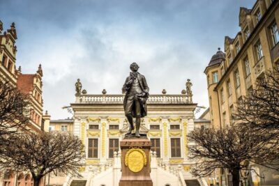 2-Hour Guided Walking Tour in German