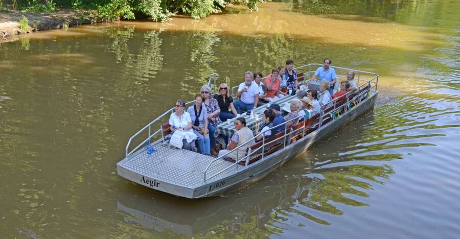 Leipzig: Riverside Forest Tour on the Pleiße - Leaving Wildpark Leipzig by electric boat