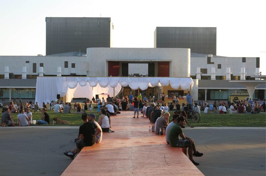 "Look behind the scenes" - leadership in the State Theater - Inside Darmstadt’s Working Theater