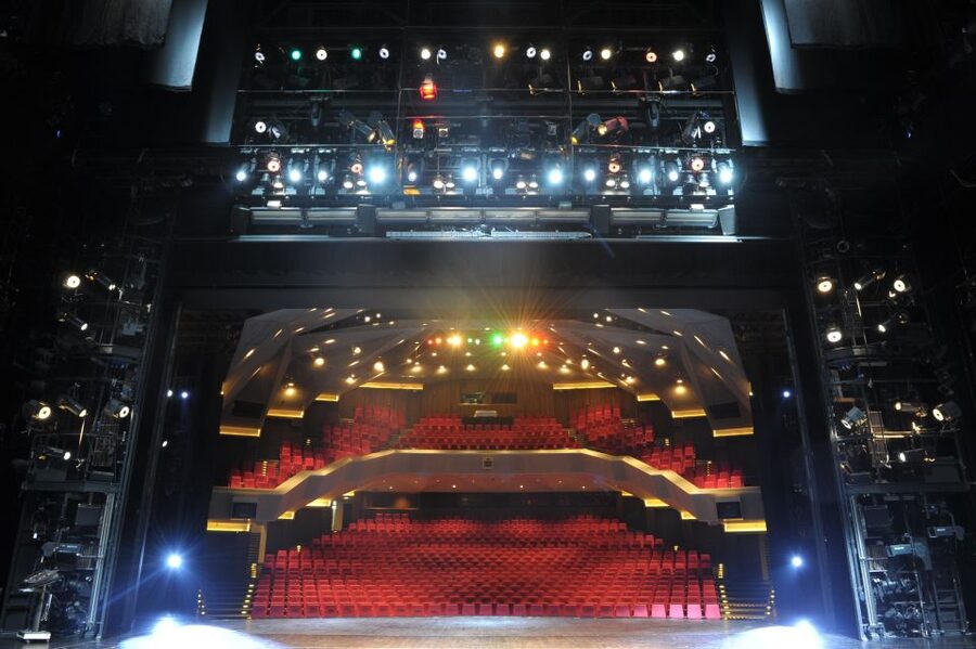 "Look behind the scenes" - leadership in the State Theater - Final Verdict: A Good Backstage Introduction