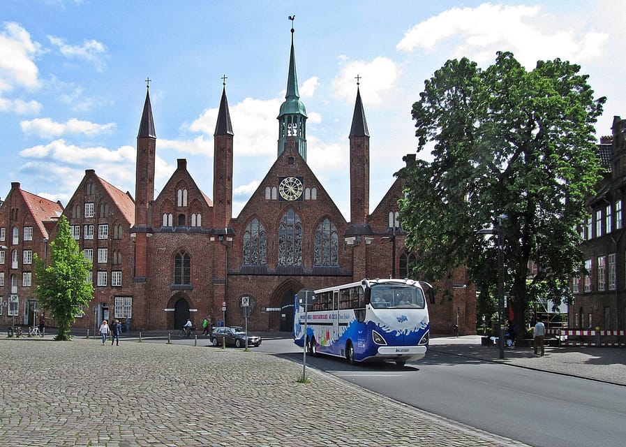 Lübeck: 1-Hour Splash Bus City Tour - Seven towers, the Holsten Gate, and the river view
