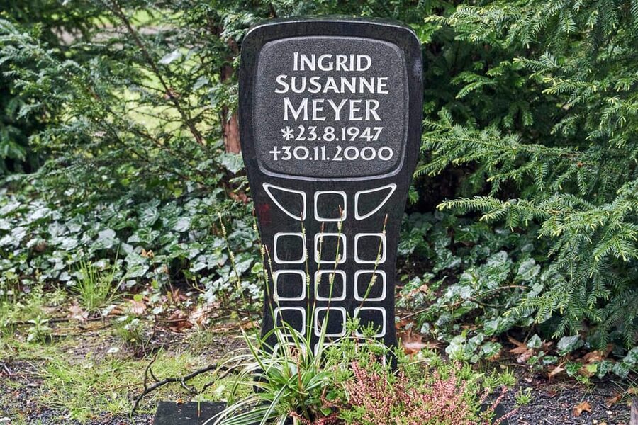 Melaten Friedhof: Guided tour with all senses - Graves that tell personal stories