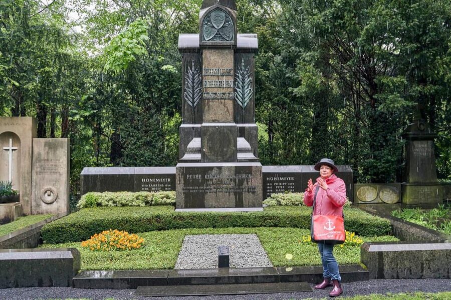 Melaten Friedhof: Guided tour with all senses - Meeting at Aachener Straße