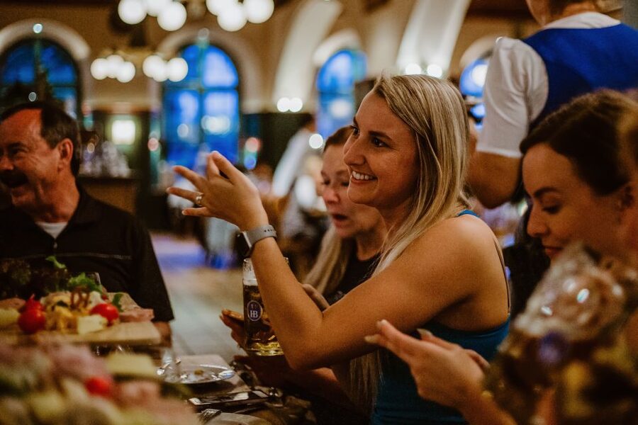 Munich: Beer and Food Tour with Dinner & Oktoberfest Museum - Sampling Bavarian beer without rushing the night
