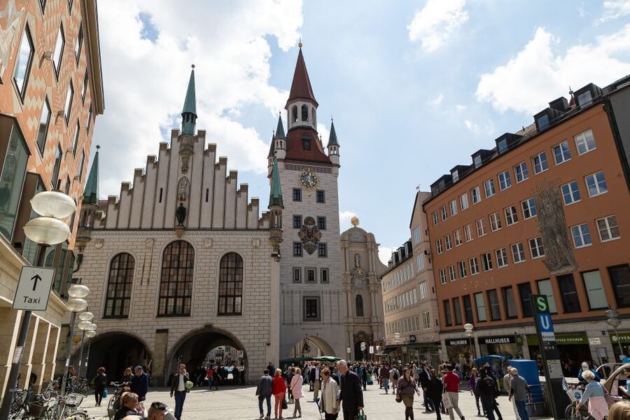 Munich: Big Bus Hop-On Hop-Off Sightseeing Bus Tour - Schwabing and the English Garden