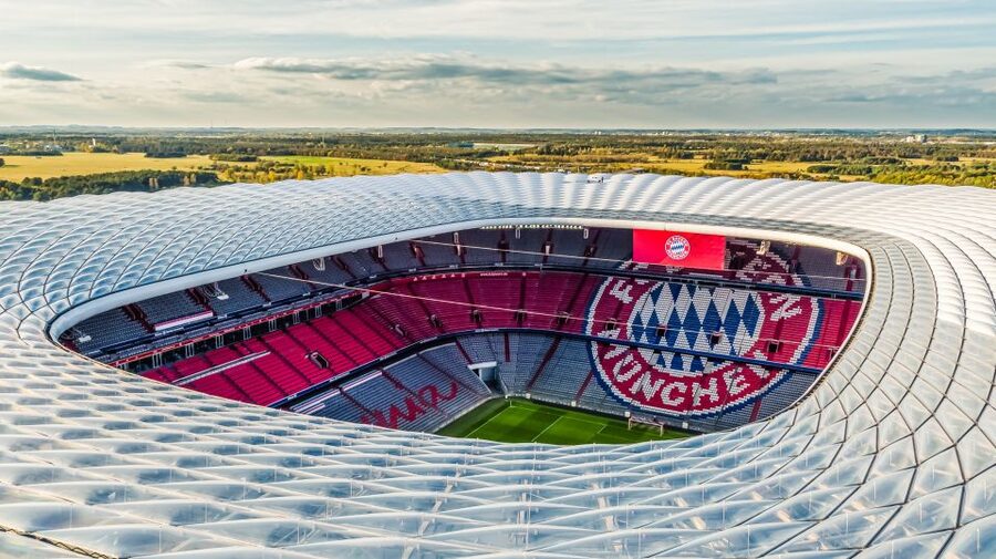 Munich: City Bus Tour & FC Bayern Munich Allianz Arena Tour - What the bilingual bus commentary is like