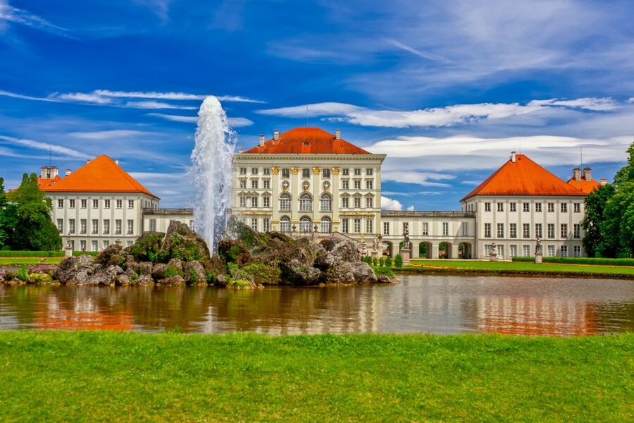 Munich Hop-On Hop-Off Tour: 1-Day or 2-Day Ticket - Audio commentary, staff, and language choices