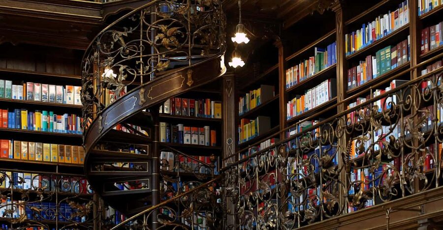 Munich: Law Library Guided Visit with Entry Tickets - The bilingual format and the quick pace