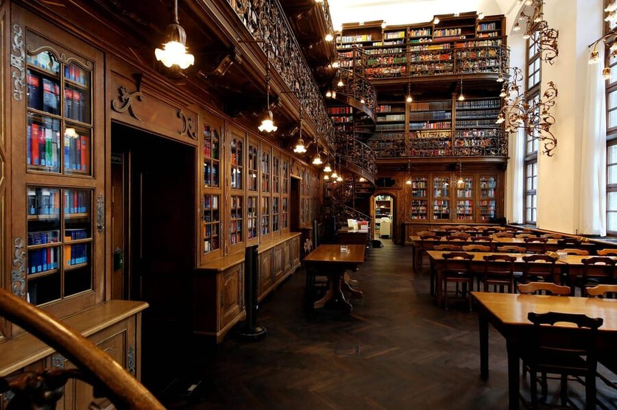 Munich: Law Library Guided Visit with Entry Tickets - Should you book the Law Library visit?