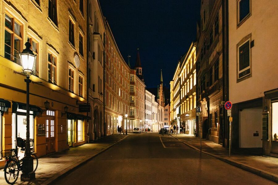 Munich: Middle Ages Tour with Night Watchman - Viktualienmarkt and punishment for bad bakers