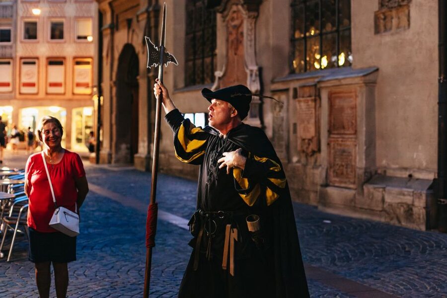 Munich: Middle Ages Tour with Night Watchman - Frauenkirche and the city gates