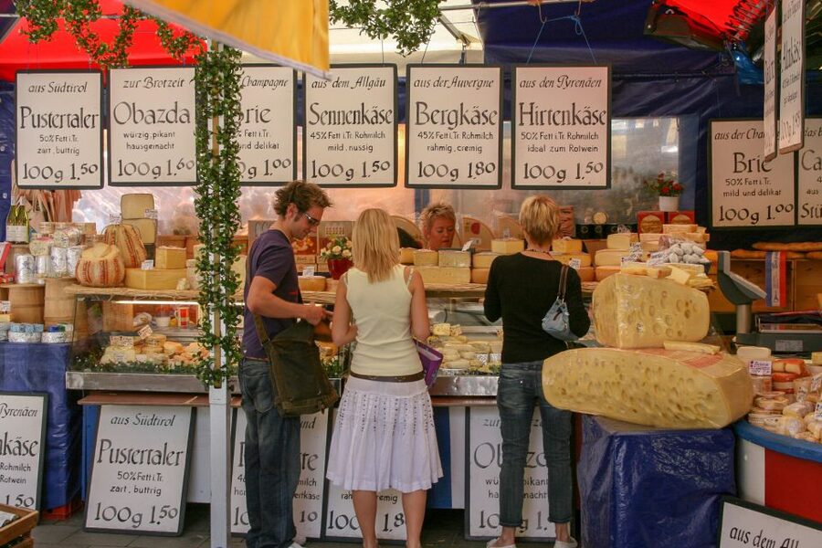 Munich: Old Town & Viktualienmarkt City Walk in German - Is $23 a fair price for 90 minutes?