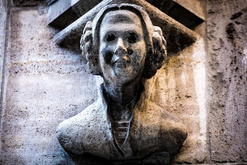 Munich: Raven Black Witches and Executioners Walking Tour - Crossing the Hackenviertel and Hofstatt