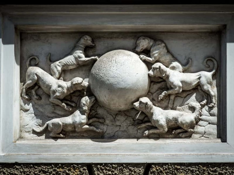 Munich: Raven Black Witches and Executioners Walking Tour - German guiding and the language question
