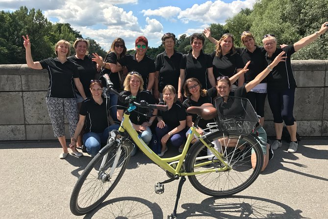 Munich Small-Group Bike Tour - Riding through the English Garden