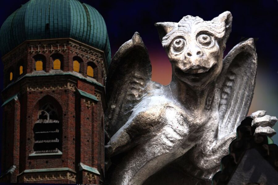 Munich: Spooky Tour of Old Town in German - Hangmen, witches, and the people outside polite society