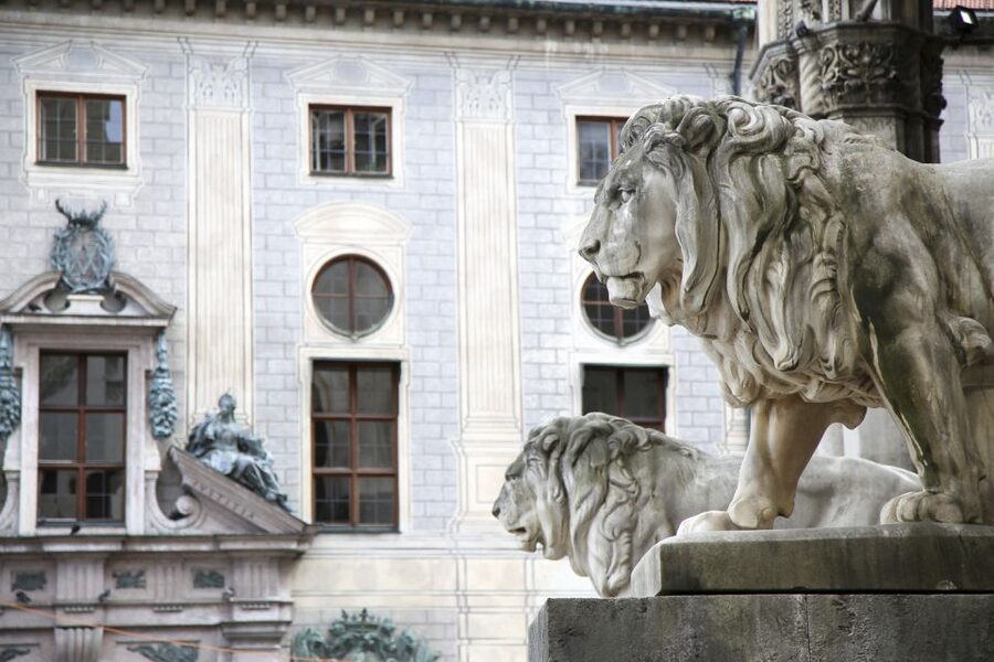Munich: Third Reich & WWII Walking Tour - Feldherrnhalle and the failed 1923 coup