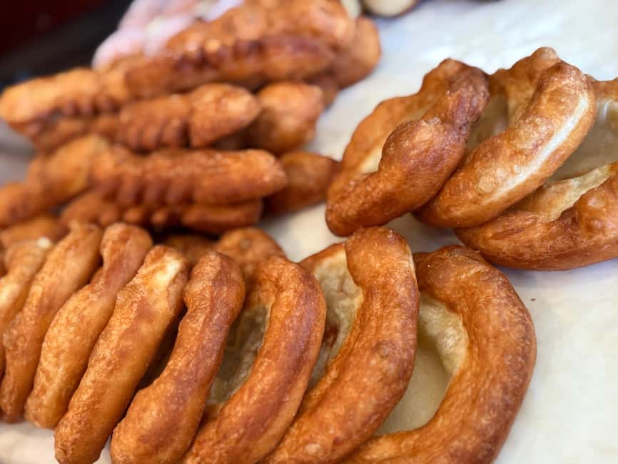 Munich: Viktualienmarkt Food Tasting Tour in German - Sausage, bread, and the Bavarian basics
