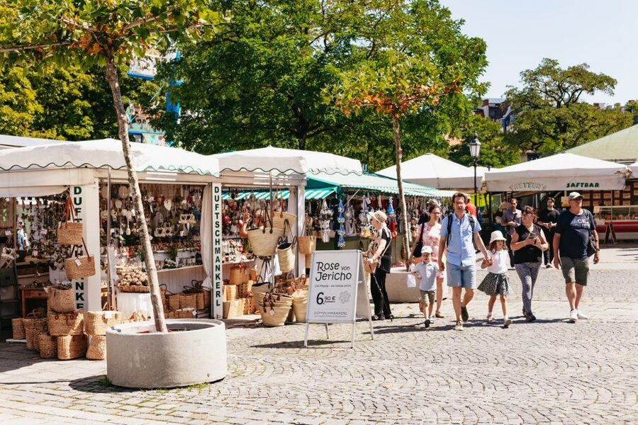 Munich: Viktualienmarkt Food Tour - Cheese and bread from across Germany