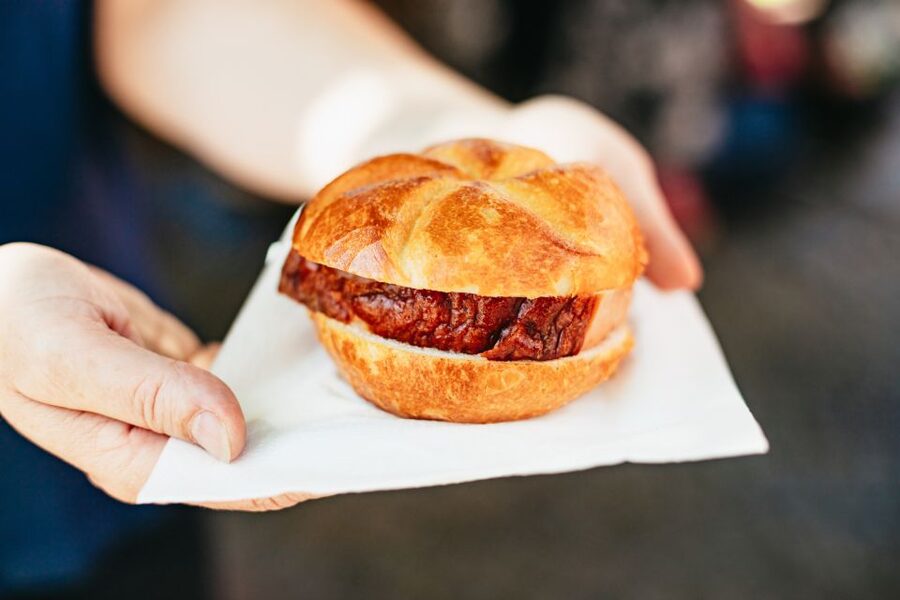 Munich: Viktualienmarkt Food Tour - International food in a distinctly Munich market