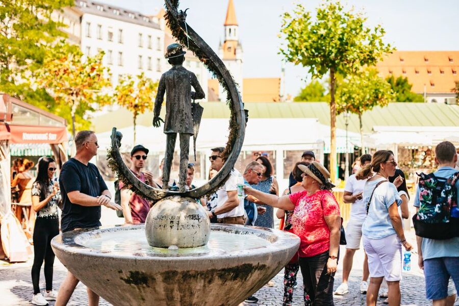Munich: Viktualienmarkt Food Tour - How filling is the 150-minute route?