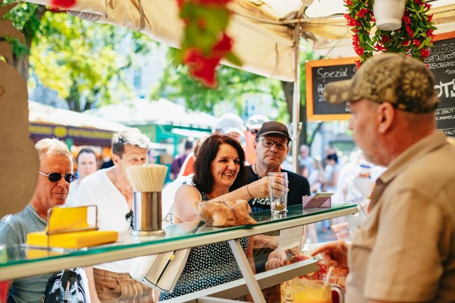Munich: Viktualienmarkt Food Tour - Families, small groups, and the right kind of food explorer