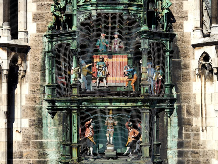 Munich: Walking Tour Old Town and Viktualienmarkt - Odeonsplatz and the Italian touch