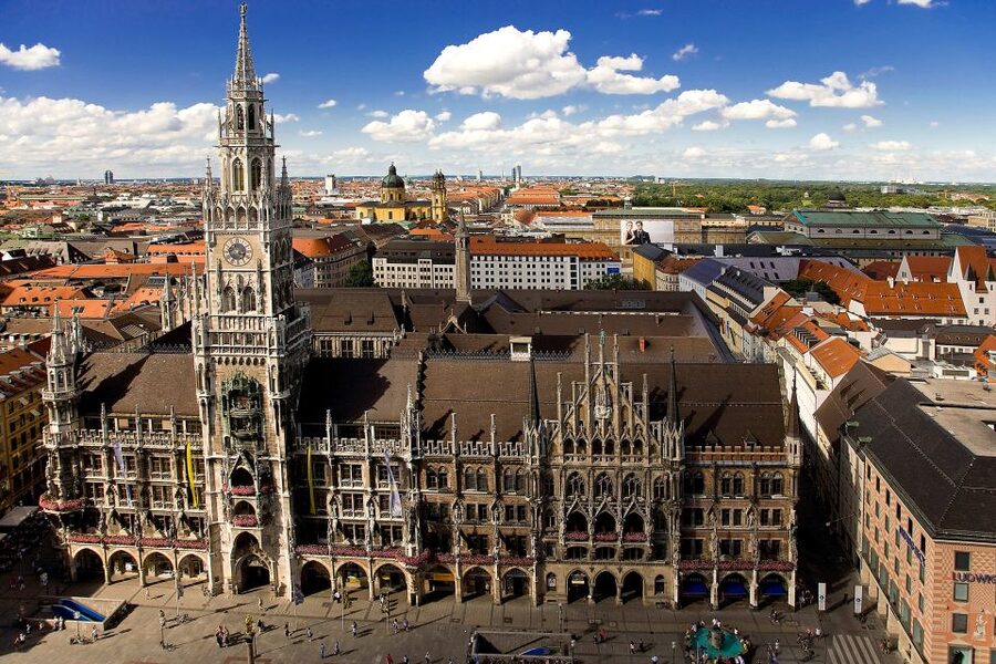 Munich: Walking Tour Old Town and Viktualienmarkt - Marienplatz and the New Town Hall