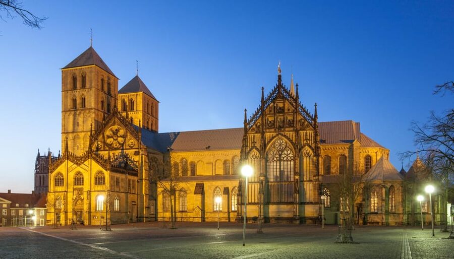 Münster: Nachtwächter-Führung (Erlebnistour) - Secret passages, dark lanes, and modern Münster
