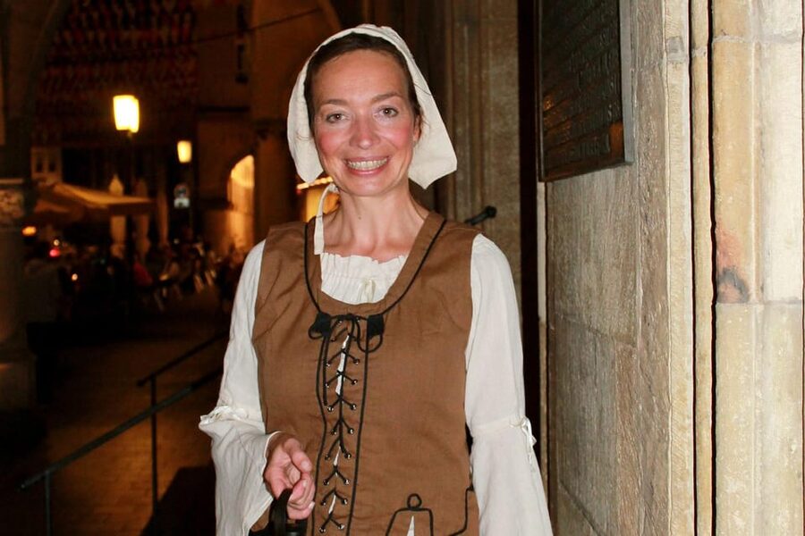 Münster: Night watchman tour through the picturesque old town by lantern light - The Town Hall and the pointed arches