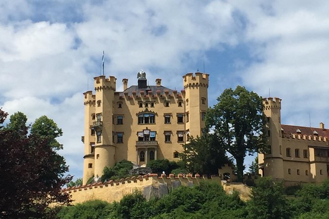 Neuschwanstein Castle Private Tour from Garmisch-Partenkirchen - Oberammergau, village time with a practical limit