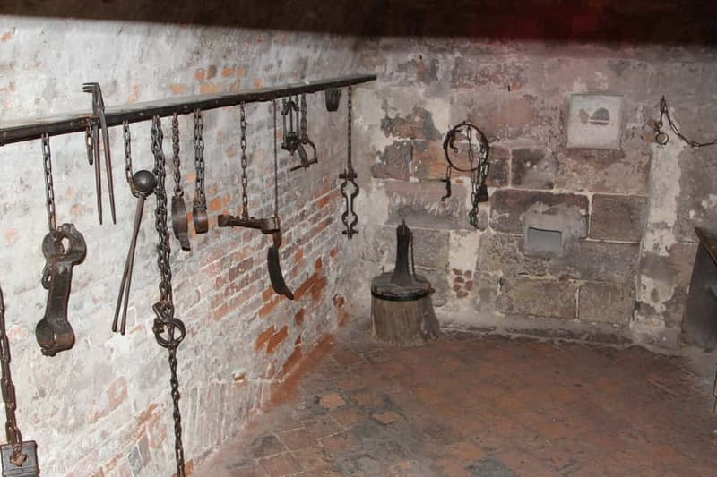 Nuremberg: Medieval Dungeons Guided Tour - A 45-minute stop that fits a busy day
