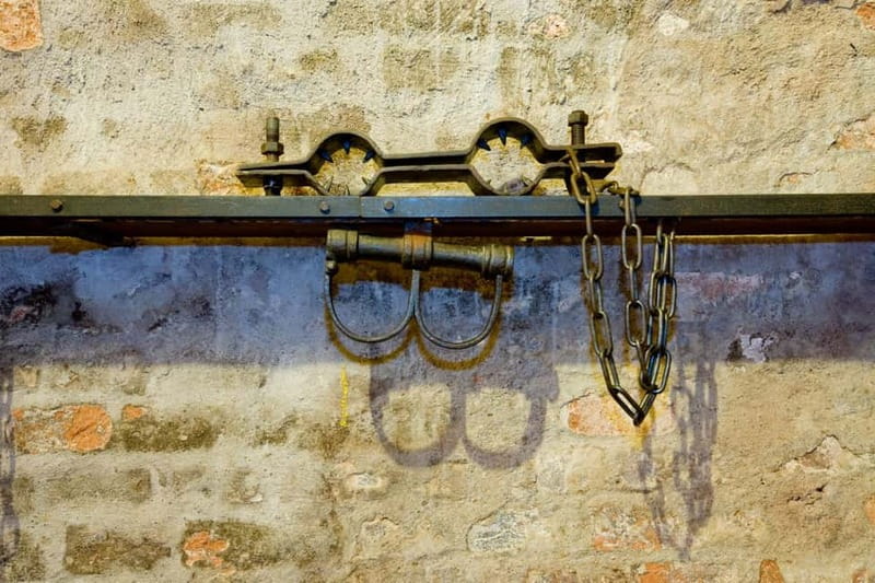 Nuremberg: Medieval Dungeons Guided Tour - Twelve cells and a hard lesson in medieval justice