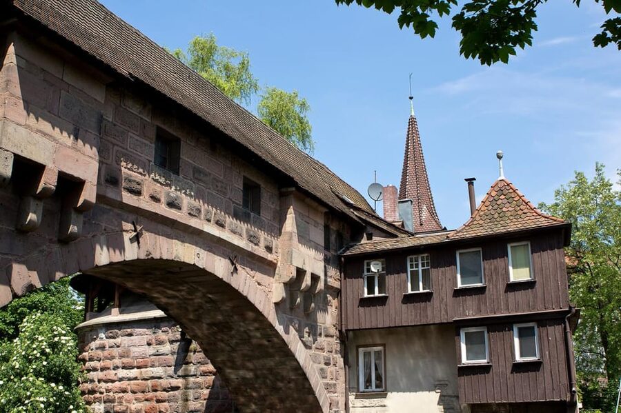 Nuremberg: The Old Town in Evening Light - IN GERMAN - Trödelmarkt and the art of the local anecdote