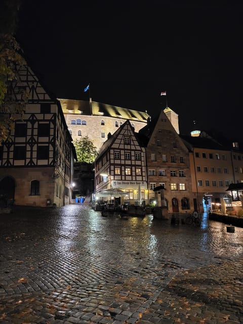 Nuremberg: The Old Town in Evening Light - IN GERMAN - Tiergärtnertorplatz closes the walk