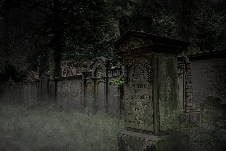 Osnabrück: "Gallows, graves & crooks" (adventure tour) - Language, weather, and practical preparation