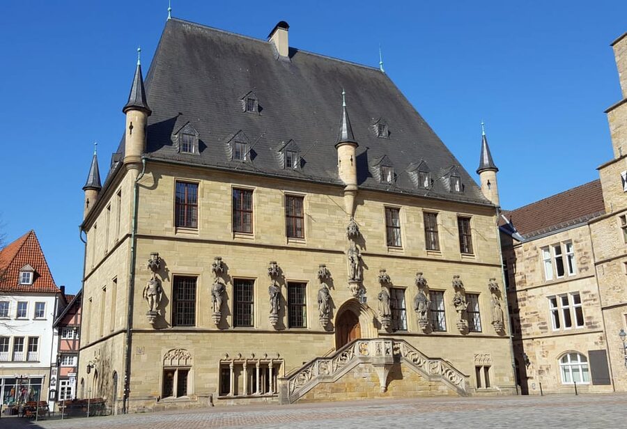 Osnabrück: Rathaus- und Altstadt Tour (Stadtführung) - What the two-hour format feels like