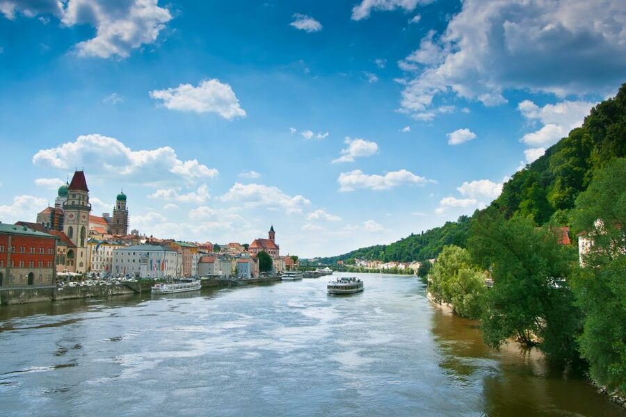 Passau: City Highlights Guided Walking Tour - The narrowest alley and the rear of St. Stephen’s