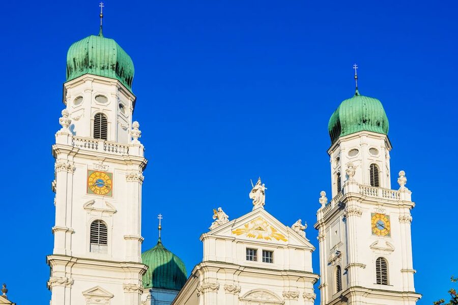 Passau: City Highlights Guided Walking Tour - Language, guide style, and English help