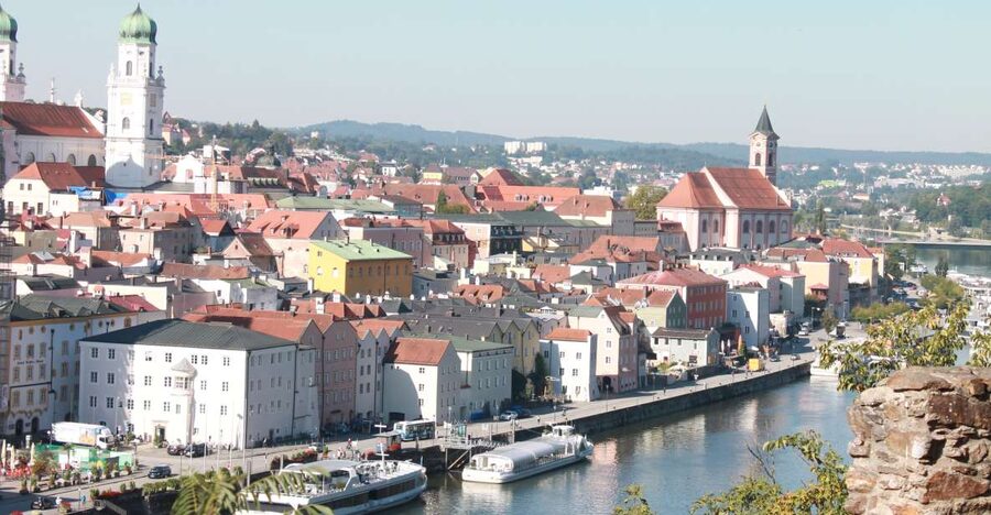 Passau: City Highlights Guided Walking Tour - Passau Town Hall and the armored knights