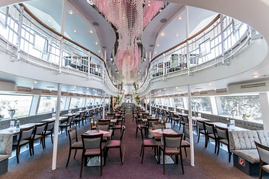 Passau: Crystal Ship Sightseeing Cruise - What makes the Crystal Ship different
