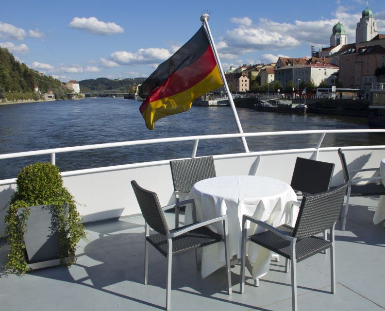 Passau: Floating City Highlights Tour on the Danube and Inn - Oberhaus Castle above the river