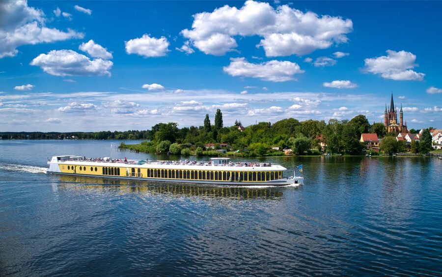 Potsdam by Boat: Island Cruise - Caputh, where royal history meets a village shore