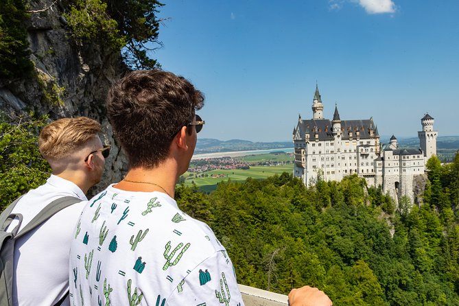Premium Neuschwanstein Castle and Linderhof VIP Tour from Munich - Oberammergau in a quick 30 minutes