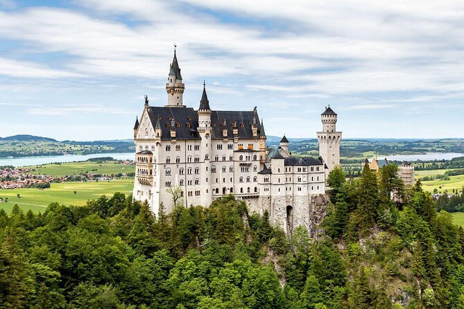 Premium Neuschwanstein Castle and Linderhof VIP Tour from Munich - Booking, meeting point, and cancellation