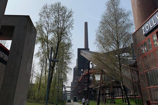 Private city rally around the Zollverein Coal Mine Industrial Complex in Essen - How Detective Morgan shapes the route
