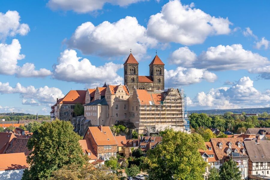 Quedlinburg: Guided City Highlights Walking Tour - The old town and its timber-framed houses