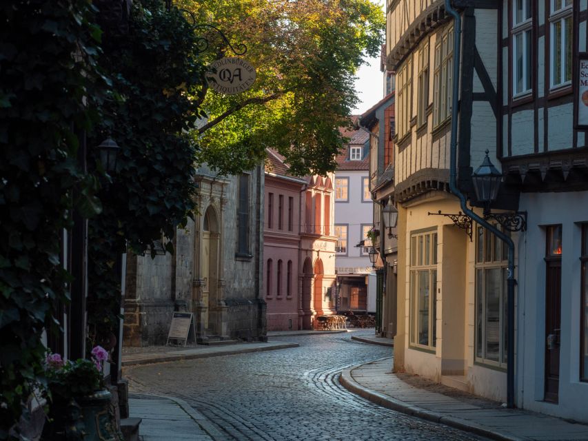 Quedlinburg: Guided City Highlights Walking Tour - The climb to castle hill